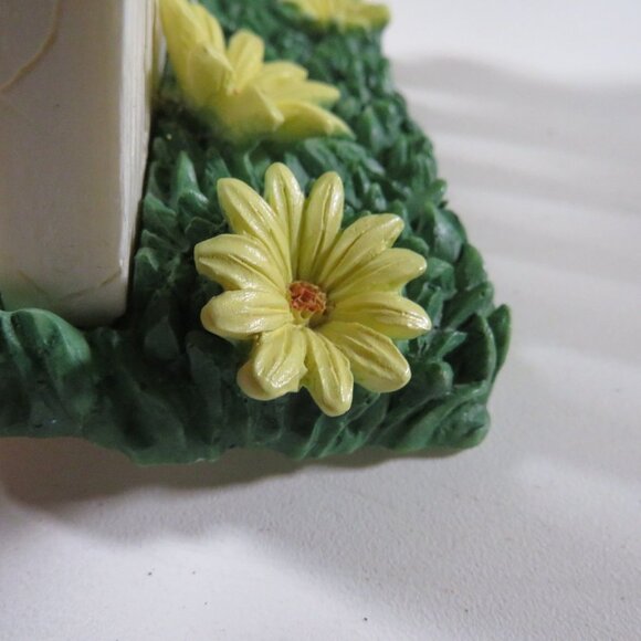 Kohl's Laura Ashley Fence Floral Garden Daisies Toothbrush Holder (pen holder) - Picture 7 of 12